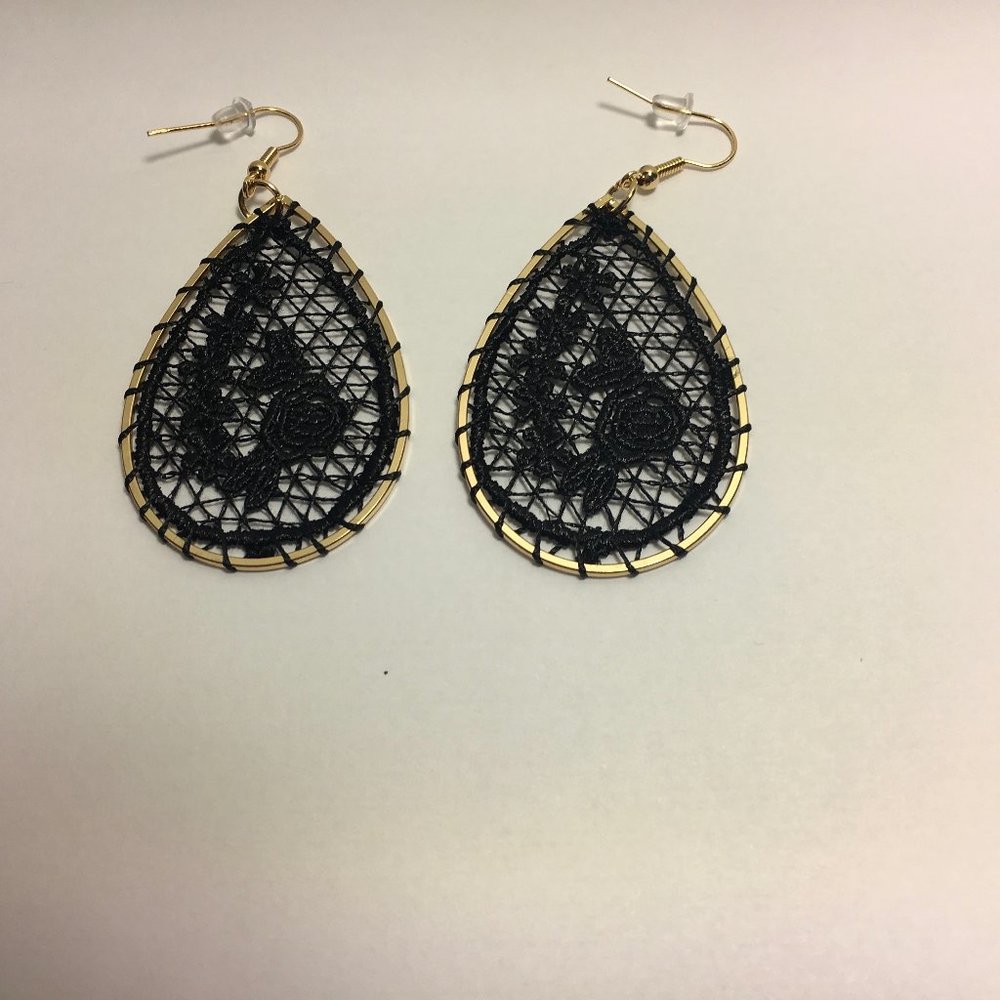 Black lacy/goldtone teardrop earrings